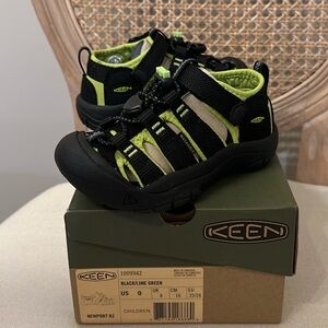 KEEN NEWPORT H2 TODDLER SIZE 9 BLACK/LIME GREEN
